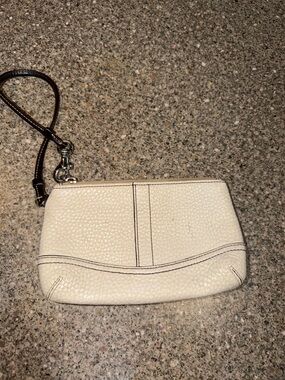 Y2k Coach Cream Pebble Leather Wristlet with Dark Strap